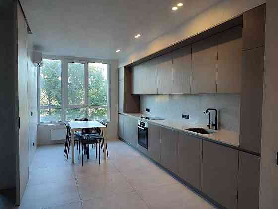 Продаж Квартира 3-кімнатна, 4/25 поверх на Каховська вул., д. 62А Kiev