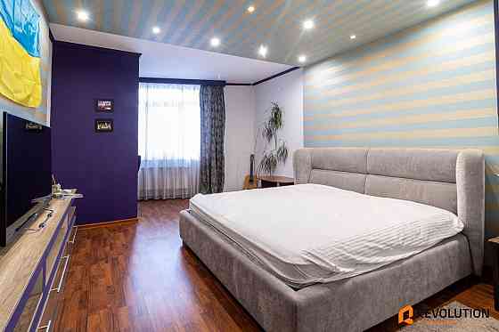 Оренда Квартира 1-кімнатна, 8/25 поверх на Миколи Ушакова, 1Б Киев