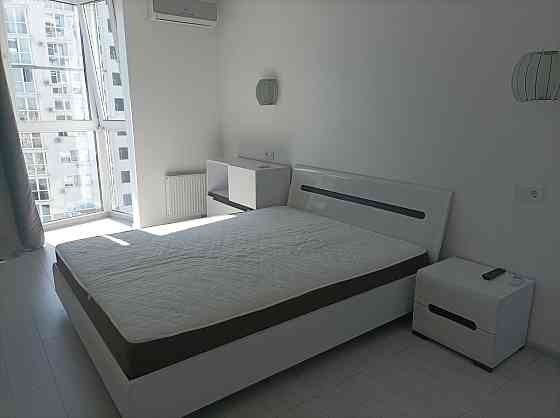 Оренда Квартира 2-кімнатна, 21/25 поверх на вул.Драгоманова, 2а Киев