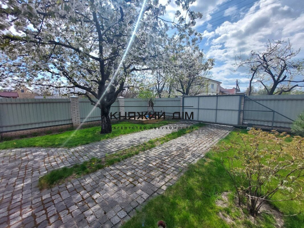 Продаж 3-х поверхового будинку в смт Калинівка. № 2211648 Калинівка (Богуславський район) - фото 2