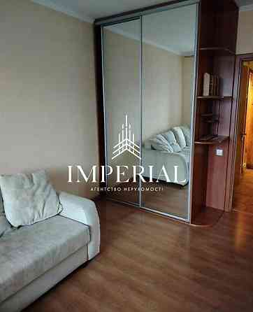 Продаж Квартира 3-кімнатна, 8/10 поверх на вул. Харківське шосе Киев