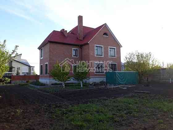 Продаж Будинок 8-кімнатний на вул. Зоряна Kharkiv