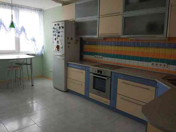 Оренда Квартира 2-кімнатна, 18/27 поверх на ул. Анны Ахматовой, 13-д Київ