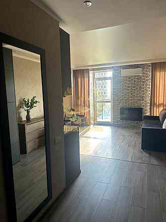 Продається 1-кімнатка квартира 5хв до метро, дизайнерський ремонт Киев