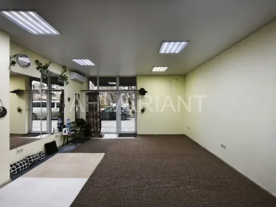 Продаж Приміщення в житловому будинку площа 36 кв.м на 8 березня 28б Ужгород