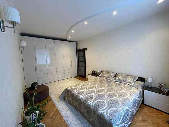 Продаж Квартира 3-кімнатна, 1/5 поверх на Ґарета Джонса вул., д. 6 Київ