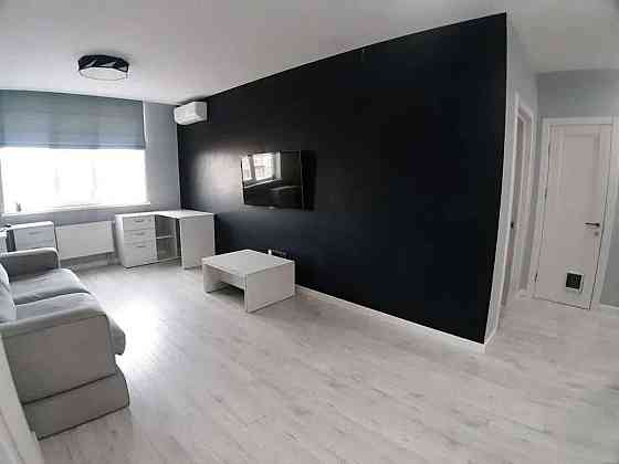 Оренда Квартира 3-кімнатна, 22/25 поверх на ул. Елены Пчилки Kiev