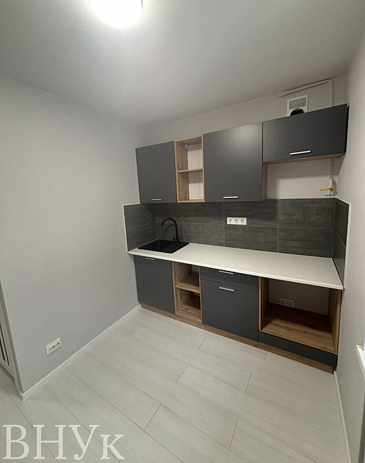 Продаж Квартира 3-кімнатна, 1/5 поверх на Комарова Чернівці - фото 2