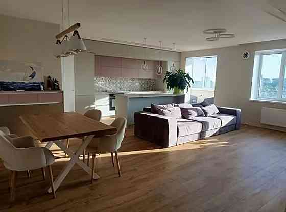 Продаж Квартира 3-кімнатна, 8/9 поверх на Євгенія Рихліка (з КОМІРОЮ) 11а Zhytomyr