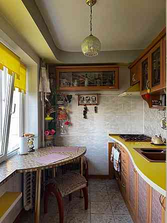 Продаж Квартира 3-кімнатна, 8/10 поверх на Лесі Українки вул., д. 5 Київ