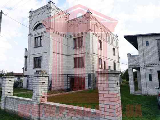 Продаж 3-поверховий Будинок з ділянкою 22 сот 537 кв.м  на Центральная 