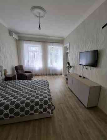 3-х комн. квартира в центре города- район Старосенной площади Одеса