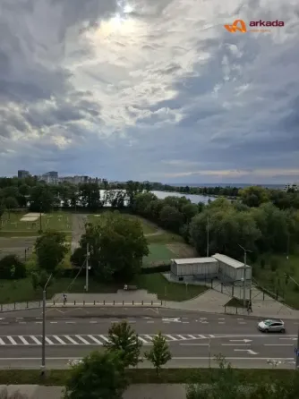 Продается 3-комнатная квартира в центре с видом на городское озеро. Ивано-Франковск