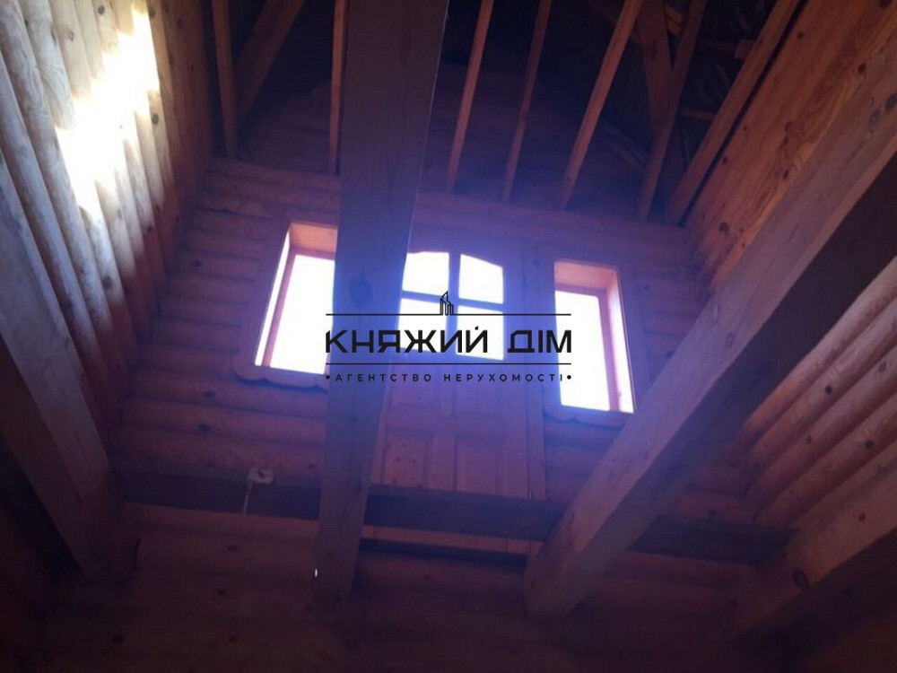 Продам дом сруб 250 м2 без ремонта 10 соток с. Старые Безрадычи Обуховский р-н  - фото 9