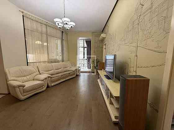 Продаж Квартира 3-кімнатна, 4/4 поверх на Саксаганського вул., д. 30 Kiev