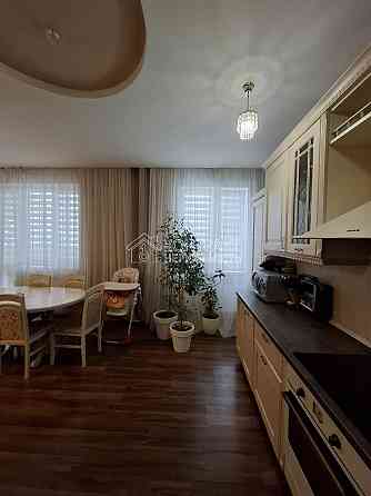 Продаж Квартира 3-кімнатна, 21/25 поверх на вул. Науки Харків