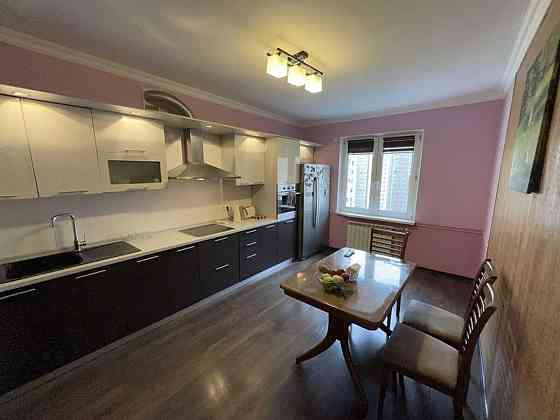 Продаж Квартира 3-кімнатна, 14/22 поверх на Урлівська, 15 Kiev