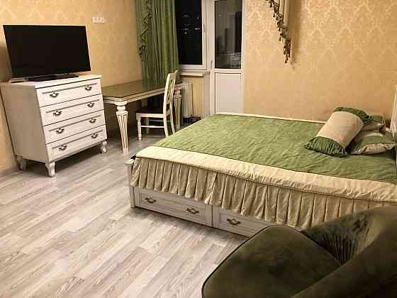 Оренда Квартира 3-кімнатна, 14/25 поверх на Урицкого ул./ Липкивского Василия, 18 Kiev