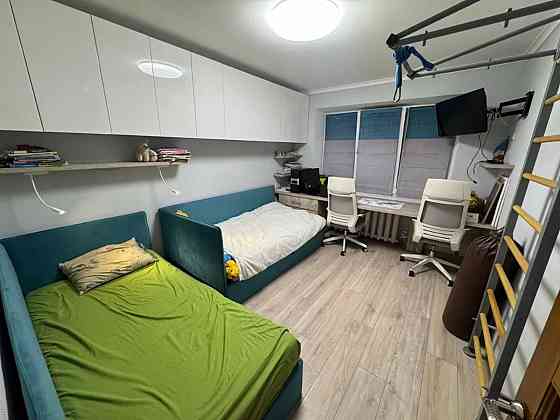 Продаж Квартира 3-кімнатна, 4/12 поверх на Мандрыковская ул., 137 Дніпро