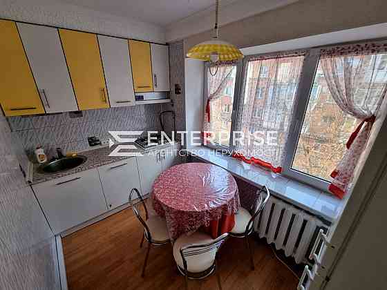 Продаж Квартира 2-кімнатна, 5/5 поверх на вул. Кирилло-Мефодиевская Kiev