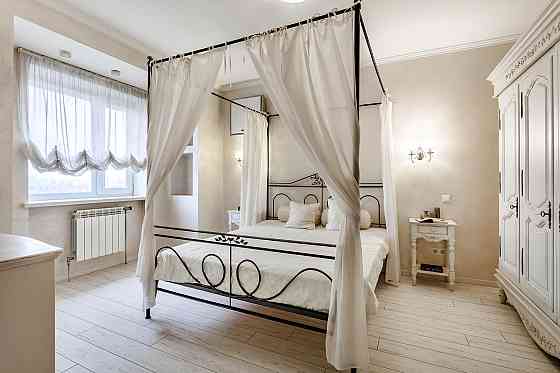 Продаж Квартира 2-кімнатна, 23/25 поверх на Верховної Ради вул., д. 14-Б Київ