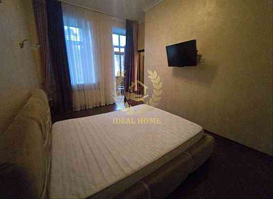 Продаж Квартира 2-кімнатна, 3/4 поверх на Петлюры Симона ул., 8 Киев