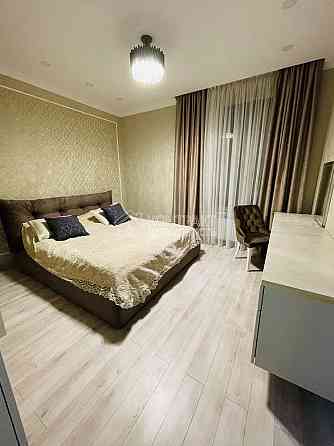 Продаж Квартира 3-кімнатна, 4/6 поверх на вул. Конституции Kharkiv