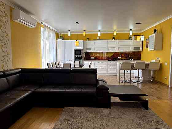 Продаж Квартира 2-кімнатна, 5/5 поверх на Замковецька вул., д. 102А Київ