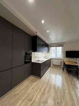 Продаж Квартира 3-кімнатна, 1/9 поверх на вул. Перемоги Харьков