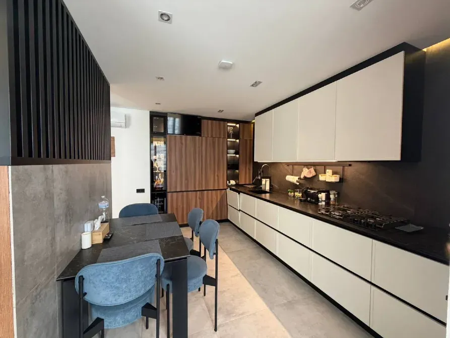 Продажа 2к Квартира 69.2 кв.м вул. Центральна, ЖК 