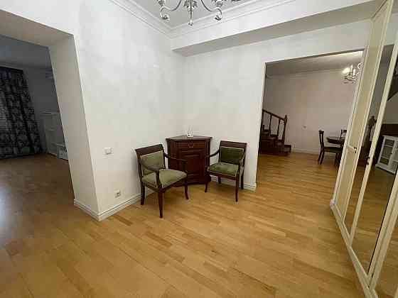 Продаж Квартира 5-кімнатна, 8/10 поверх на Олександра Кониського вул., д. 52-58 Київ