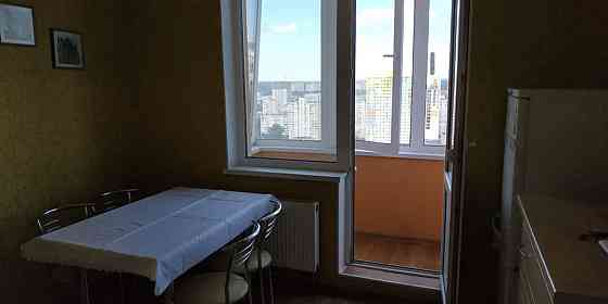 Оренда Квартира 2-кімнатна, 25/36 поверх на Харківське шосе, 19а Київ