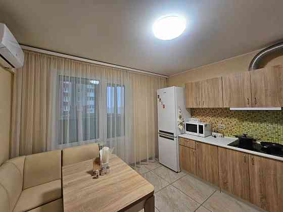 Продаж Квартира 3-кімнатна, 17/24 поверх на Данченка вул., д. 1 Kiev