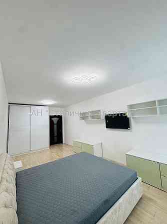 Оренда Будинок 2-кімнатний на Юлії Здановської вул., 73А Київ