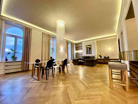 Продаж Квартира 5-кімнатна, 4/5 поверх на Екатерининская ул., 25 Одеса