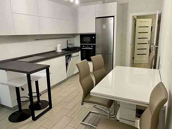 Оренда Квартира 1-кімнатна, 10/27 поверх на ул. Светлая Kiev