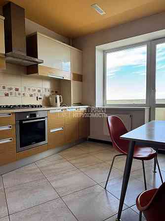 Продаж Квартира 3-кімнатна, 8/9 поверх на вул. Салтовское Харків