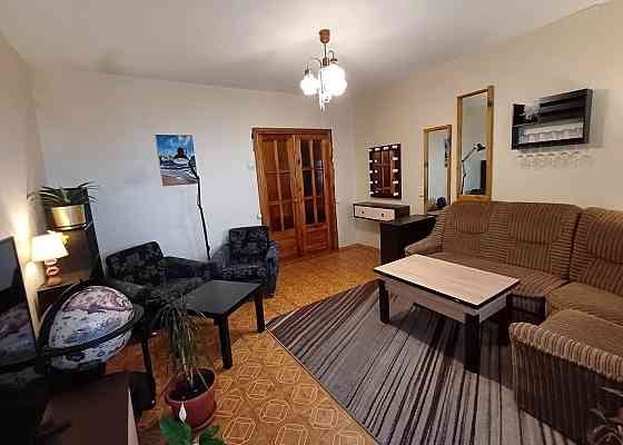 Продаж Квартира 3-кімнатна, 9/10 поверх на Малышева ул., 11 Дніпро