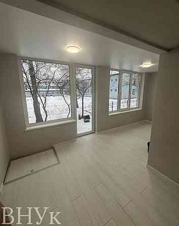 Продаж Квартира 3-кімнатна, 1/5 поверх на Комарова Чернівці