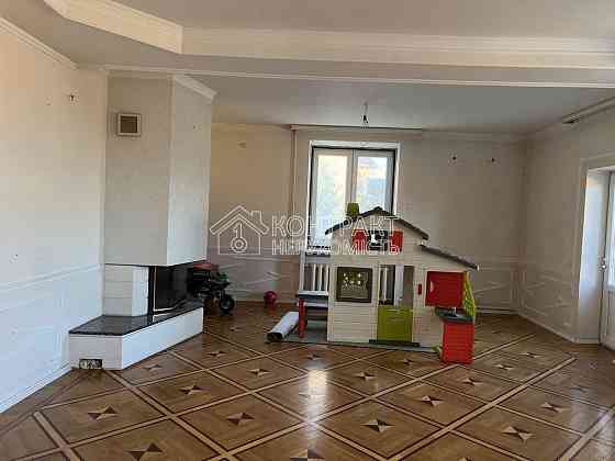 Продаж Будинок 7-кімнатний на вул. Межева 