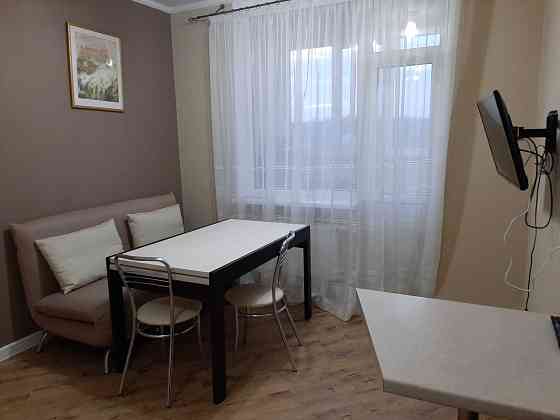 Продаж Квартира 2-кімнатна, 18/25 поверх на Ясинуватський вул., д. 10 Киев