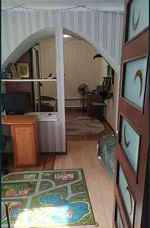 Продається 2-х кімнатна квартира на землі зі своїм городом. 