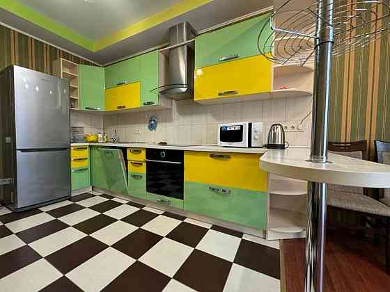 Оренда Квартира 3-кімнатна, 2/5 поверх на Регенераторная ул., 4 Kiev