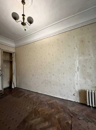 Продам комнату в коммуне со своей кухней и санузлом в центре Одессы Одеса