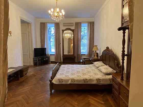 Продаж Квартира 4-кімнатна, 1/2 поверх на Сеченова пер., 5 Одеса