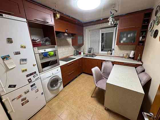 Продаж Квартира 3-кімнатна, 4/12 поверх на Мандрыковская ул., 137 Дніпро