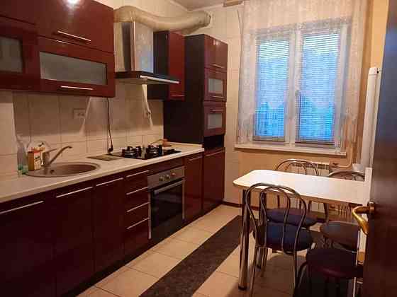 Оренда Квартира 3-кімнатна, 3/10 поверх на ул. Ларисы Руденко, 15/14 Kiev