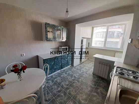 Оренда Квартира 3-кімнатна, 4/12 поверх на Тургеневская ул. Київ