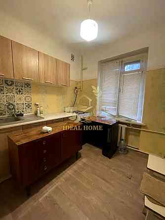 Простора трикімнатна цегляна квартира зі зручним плануванням Киев