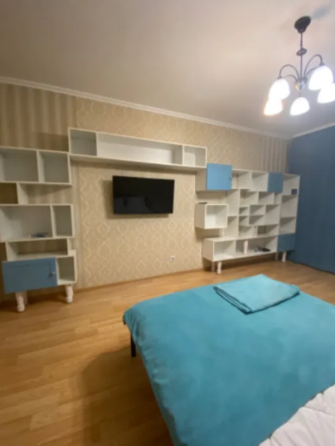 Оренда Квартира 1-кімнатна, 1/25 поверх на Ахматова Киев